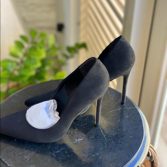 Gorgeous Black suede pumps - Picture 4 of 4